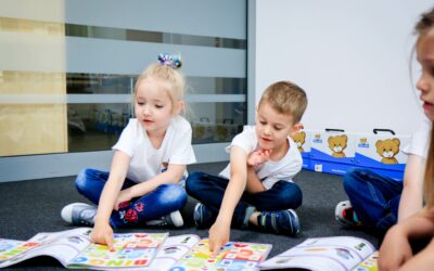 Usamodzielniamy dwulatka, czyli krótki poradnik, jak (i po co?) wyjść z zajęć angielskiego swojego dziecka.